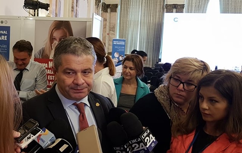 UPDATE. Prima tranșă de vaccin antigripal a fost trimisă în țară; Ministrul Sănătății s-a vaccinat în Parlament