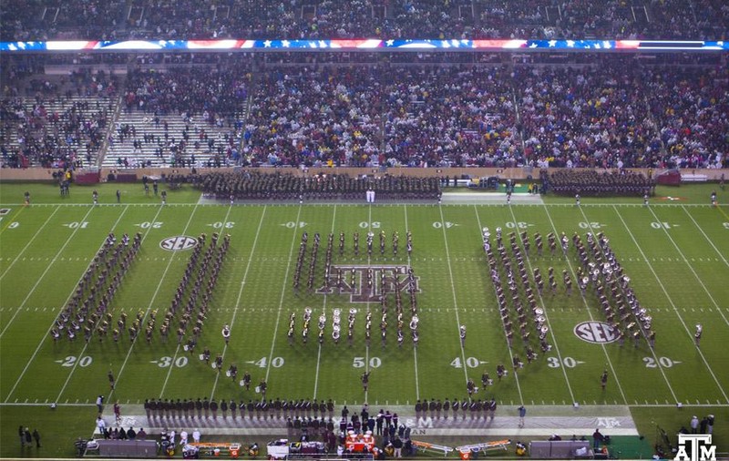 Cum au demolat americanii o parte dintr-un stadion. Imagini incredibile din Texas