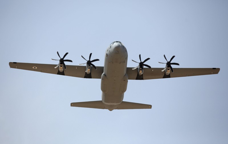 O bătrână a aruncat cu monede în motorul unui avion... pentru noroc. Ce a urmat