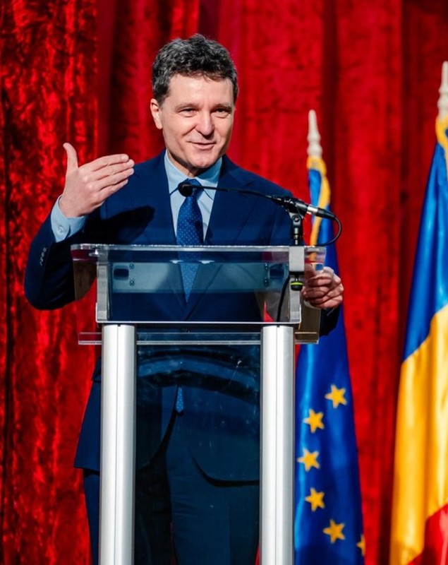 Cum ar trebui să se îmbrace și să se încalțe Nicușor Dan. Sfaturile lui Mihai Albu: „Mare atenție”