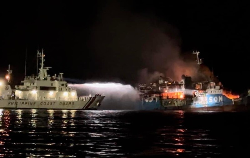 Cel puțin 31 persoane au fost ucise de un incendiu pe un feribot din Filipine