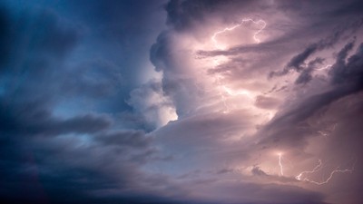 nori-furtuna-fulgere