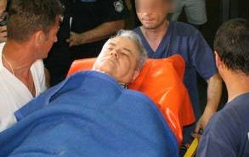 Adrian Năstase a ieșit din operație; intervenţia, după ce s-a împuşcat în gât