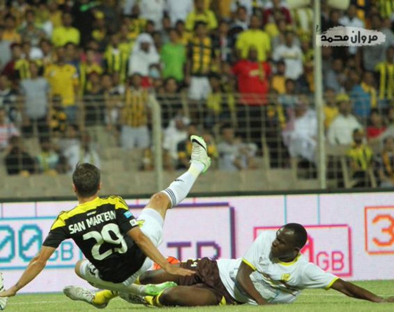 Magicianul Sânmărtean face show la antrenamentele echipei Al Ittihad / VIDEO