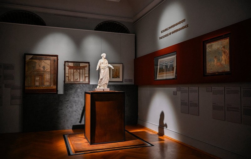 Artefacte din Pompeii expuse la Timișoara: fragmente originale aduse din Italia