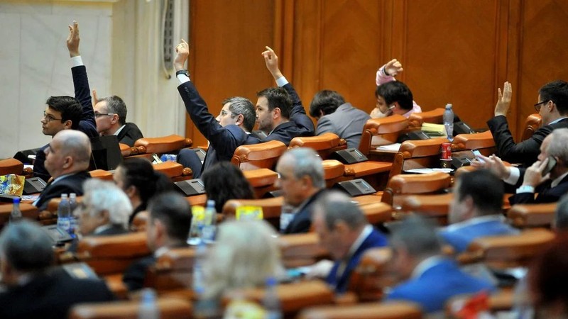 Politicienii sunt obligați să reformeze sistemul de pensii speciale, ca să nu pericliteze finanțările din PNRR. | Foto: Hepta