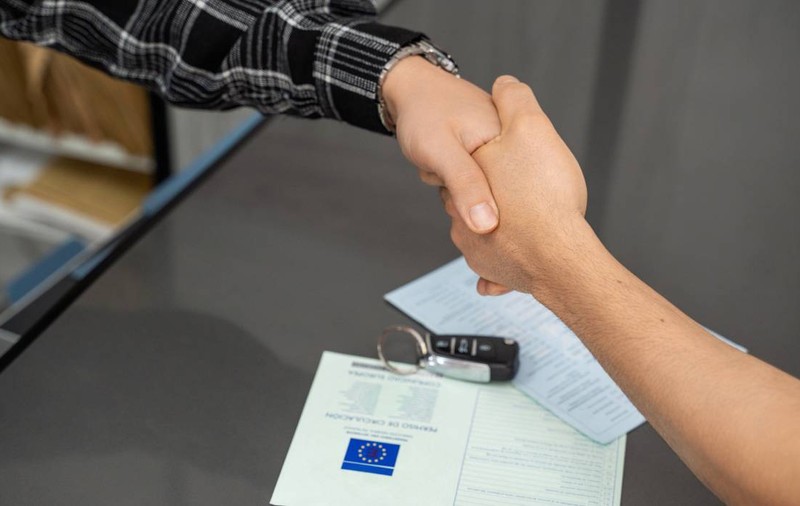 Acte necesare și taxe pentru transcrierea auto în 2025. Procedura obligatorie pentru mașini second-hand