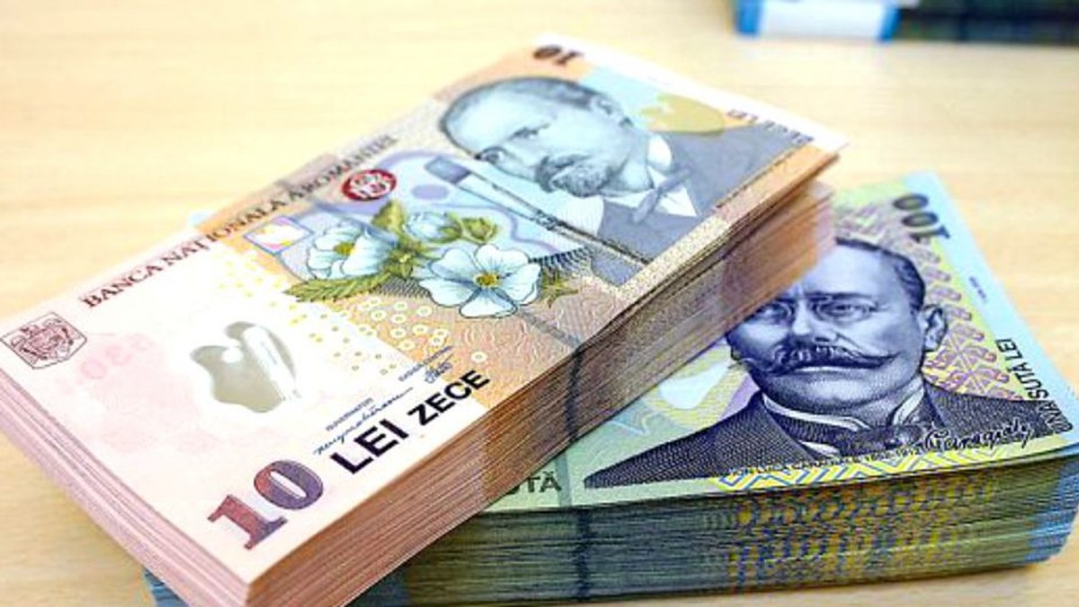 România ia cei mai mulți bani din salariu comparativ cu țările din regiune. Teancuri de bani