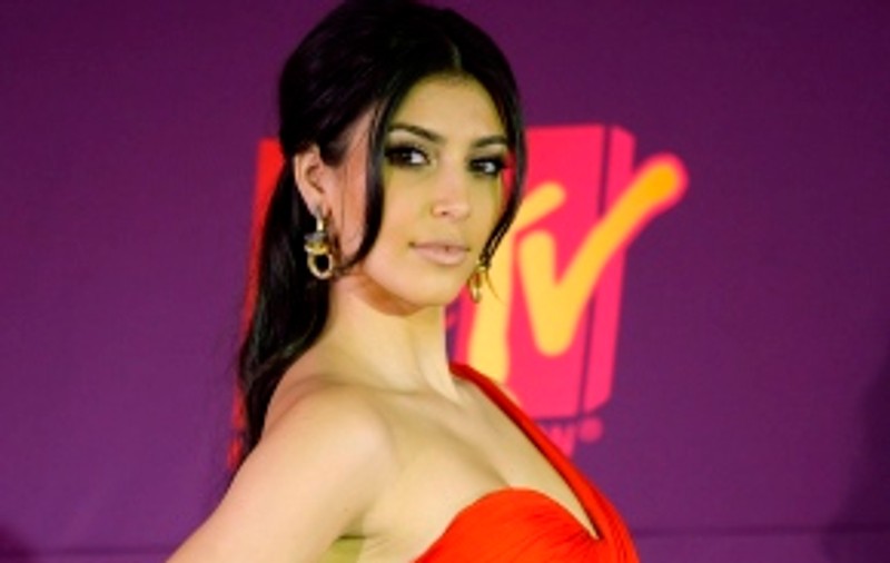 Kim Kardashian îşi vinde maşina în scopuri caritabile