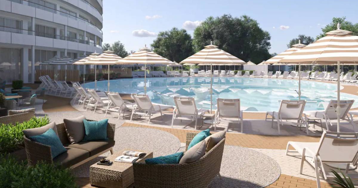 Poză cu piscina exterioară a hotelului AluaSoul Sunny Beach