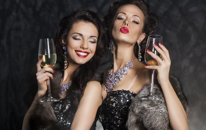 4 MACHIAJE SPECIALE PENTRU REVELION! Uite cum poţi să arăţi perfect în noaptea dintre ani | FOTO