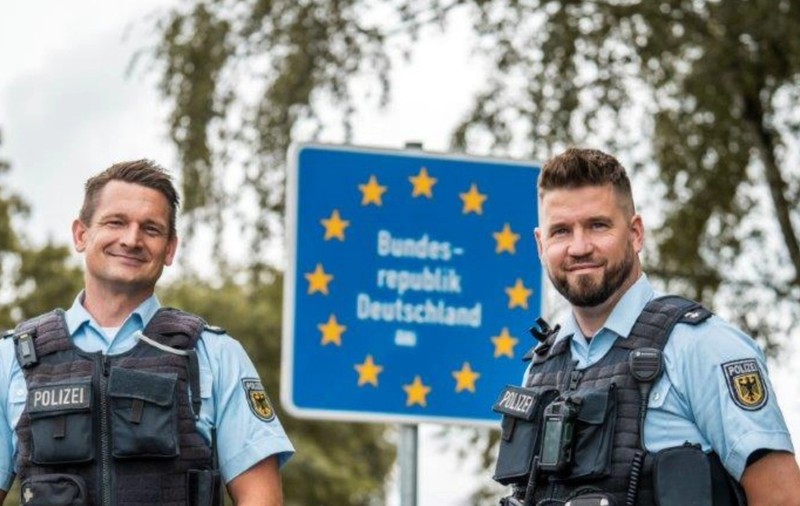 Un adolescent și-a reclamat părinții la poliție din cauză că l-au pus să-și facă ordine în cameră, în Germania