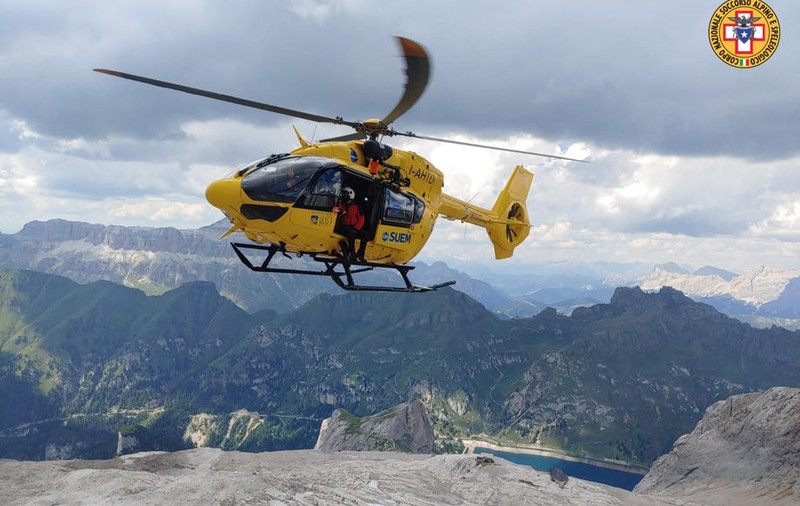Români, printre turiștii dați dispăruți în urma prăbușirii ghețarului din Alpi. Șase oameni au murit, nouă sunt răniți