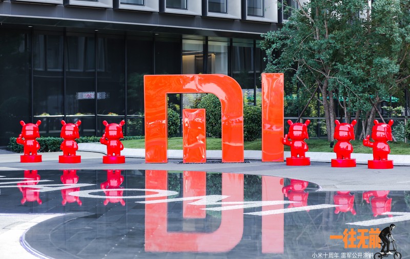 Xiaomi lansează trei telefoane pe întuneric, pentru a sublinia calitatea camerelor foto ale acestora. Ce specificații are modelul Xiaomi 14T Pro