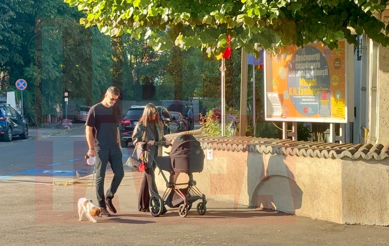 Primele imagini cu Corina și Mihnea Năstase în rolul de părinți. Cum au apărut cu bebelușul lor, al treilea nepot al lui Adrian Năstase