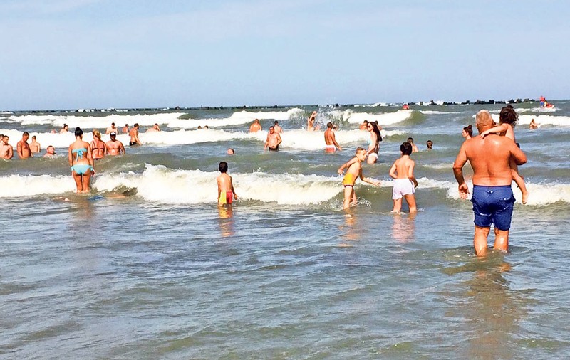 COD GALBEN de caniculă și ploi torențiale. Cum va fi vremea la mare, în weekend