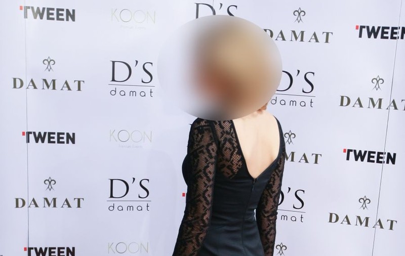 CU AŞA UN POSTERIOR, E ŞI PĂCAT SĂ NU-L ARATE! O VEDETĂ DE LA NOI, PROVOCATOARE LA UN EVENIMENT MONDEN! | FOTO