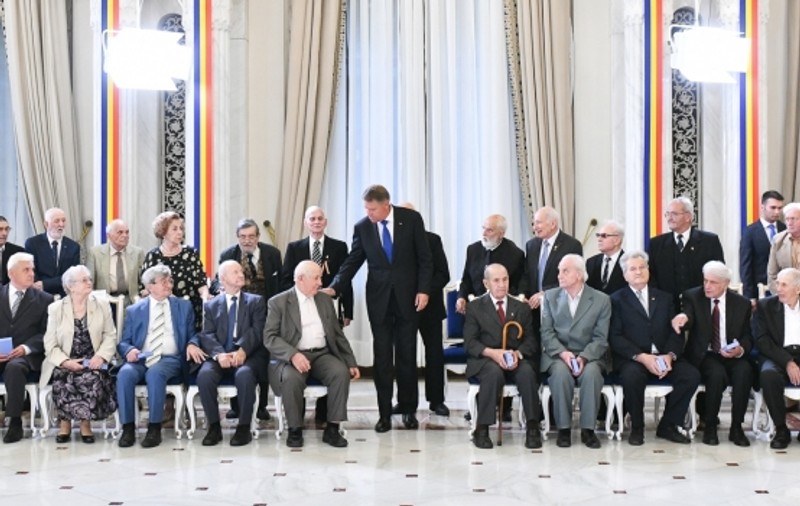 Indemnizaţiile foştilor deţinuţi politic, majorate de la 400 de lei la 700 de lei. Preşedintele a promulgat legea