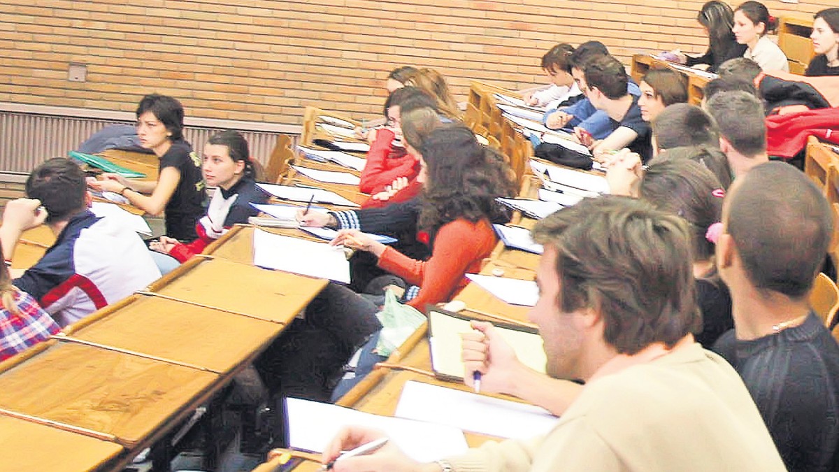 Studenţii vor primi bursă şi în perioada vacanţei de vară