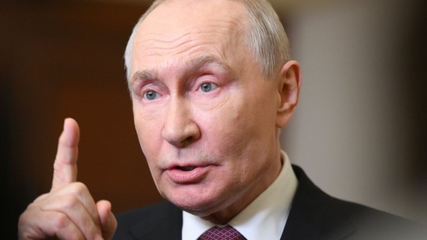 Vladimir Putin amenință NATO cu folosirea armelor nucleare. Sursă foto: Hepta.