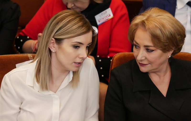 Iubita lui Dragnea, Viorică Dăncilă și alte trei membre PSD, chemate în fața judecătorului, în procesul în care cer daune morale de la Times New Roman