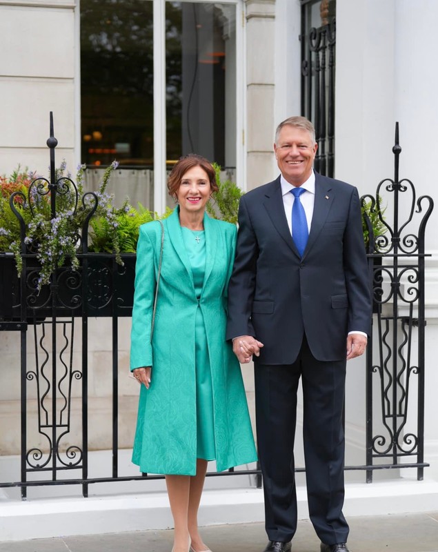 Cătălin Botezatu critică apariția lui Carmen Iohannis la încoronarea regelui Charles al III-lea. Ce greșeală a făcut prima-doamnă
