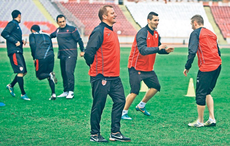 Trei lucruri le cere elevilor săi Dorinel Munteanu, antrenorul lui Dinamo: «Muncă, disciplină, rezultate» | INTERVIU