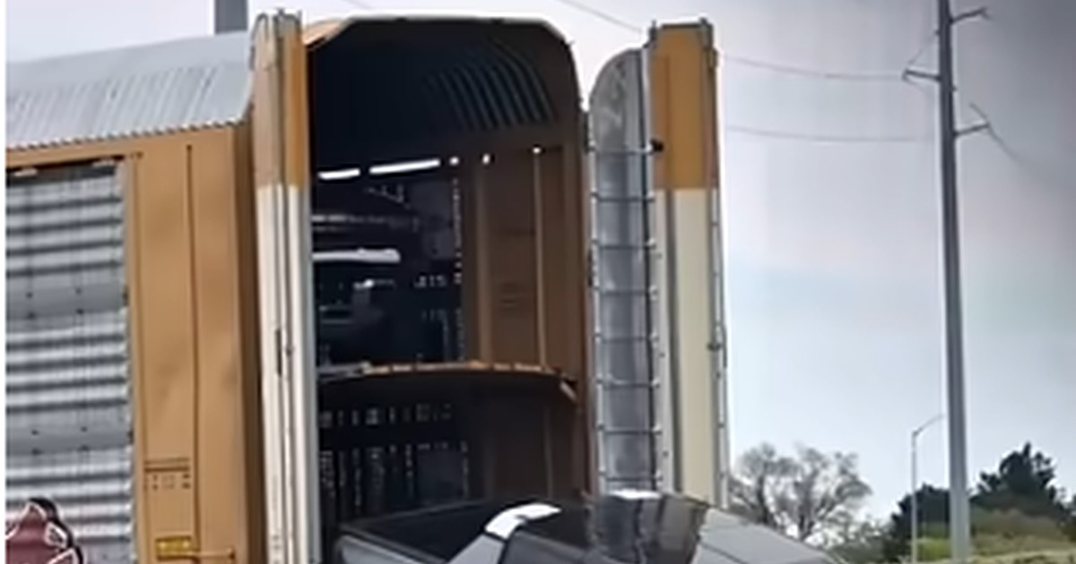 O mașină este furat dintr-un tren în mers, în Detroit, SUA