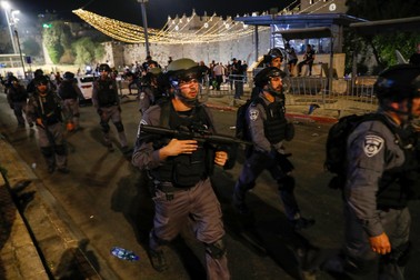 Forțele de ordine au fost mobilizate în număr mare pentru a ține situație sub control. Foto: EPA