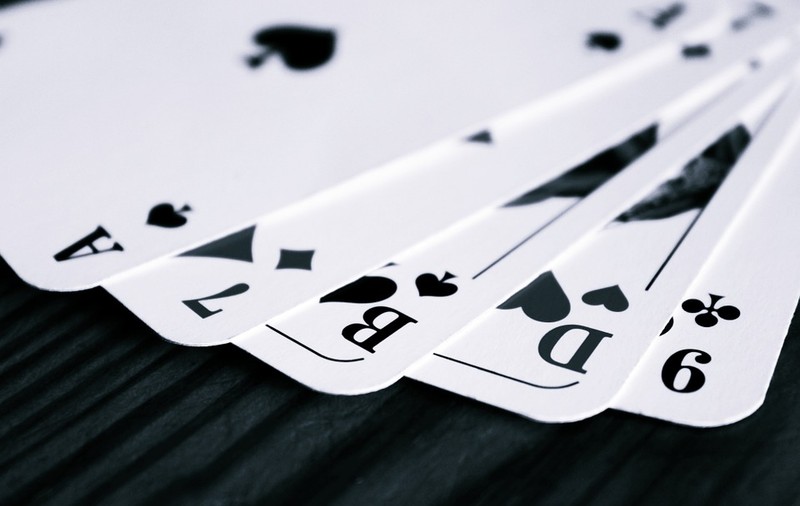 Jucătorul artificial de poker, mai bun decât campionii. A învins în partide cu cinci adversari