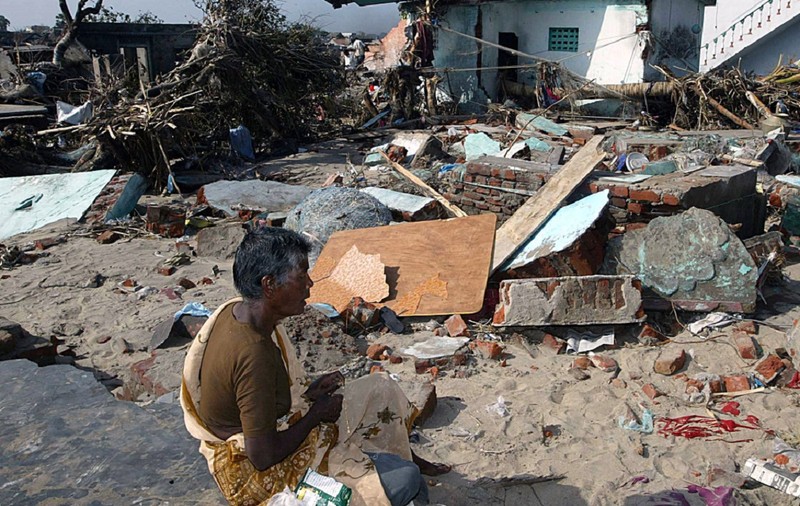 O mamă din Sri Lanka și-a căutat 16 ani băiatul dispărut în timpul tsunamiului din 2004. Unde și-a găsit fiul