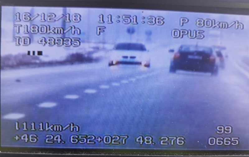 FOTO/ Un șofer a primit o amendă record pentru România, de peste 10.000 de lei. A fost urmărit de trei echipaje de poliție și a rămas fără permis
