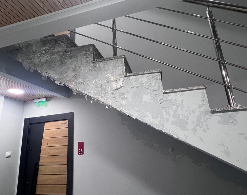Scandal într-un complex rezidențial de lux din Capitală. Proprietarii au primit somații din partea furnizorilor de utilități: „Stau în mașini de sute de mii de euro, dar nu-și plătesc întreținerea apartamentului”