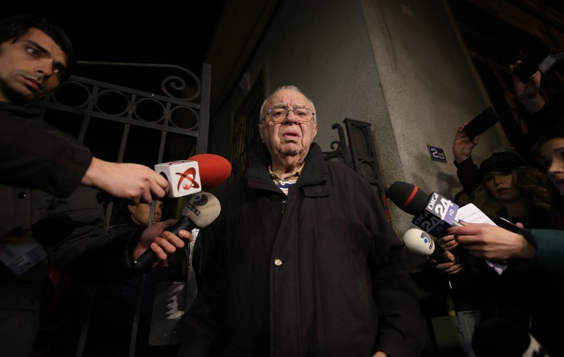 Alexandru Arșinel a ieșit în lacrimi din casa Stelei Popescu. "Cred că a murit ieri. Hemoragie internă, posibil" | FOTO