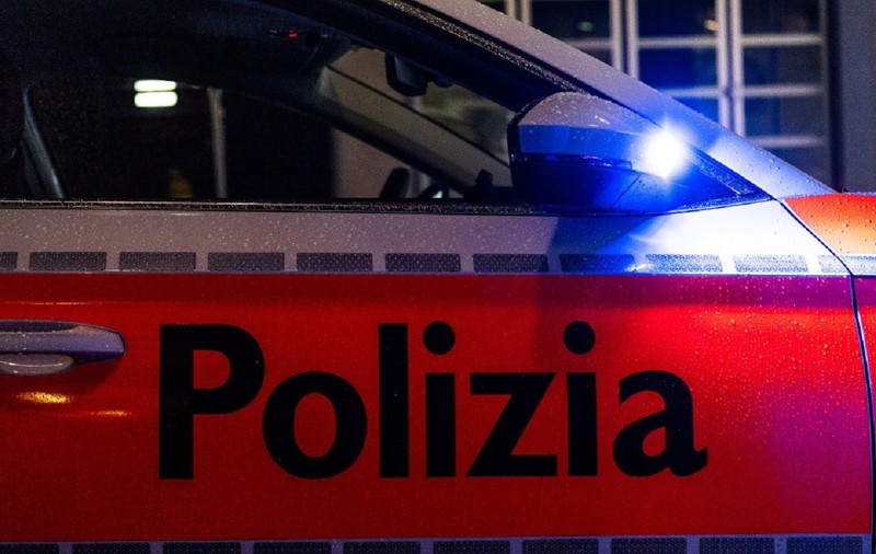 Un șofer român care era urmărit de poliție, în Elveția, a fugit chiar la el acasă, unde a fost arestat și mașina i-a fost confiscată
