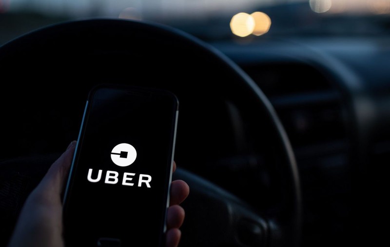 Top 10 cele mai uitate lucruri de către români în mașinile Uber