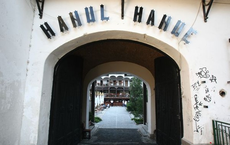 S-a redeschis Grădina Hanul Manuc. Uite cum arată!