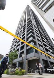 Police officers investigate the area where a person is believed to have fallen in Kita Ward, Osaka City, Osaka Prefecture on May 19, 2025. According to Osaka Prefectural police, a man in his 70s is believed to have fallen from a nearby building and the other man in his 50s, who was passing by on a bicycle below, was caught in the accident. Both were taken to the hospital in an unconscious state, but they died.,Image: 1000824112, License: Rights-managed, Restrictions: This content is intended for editorial use only. For other uses, additional clearances may be required. No Use in Japan JAPAN OUT, Model Release: no