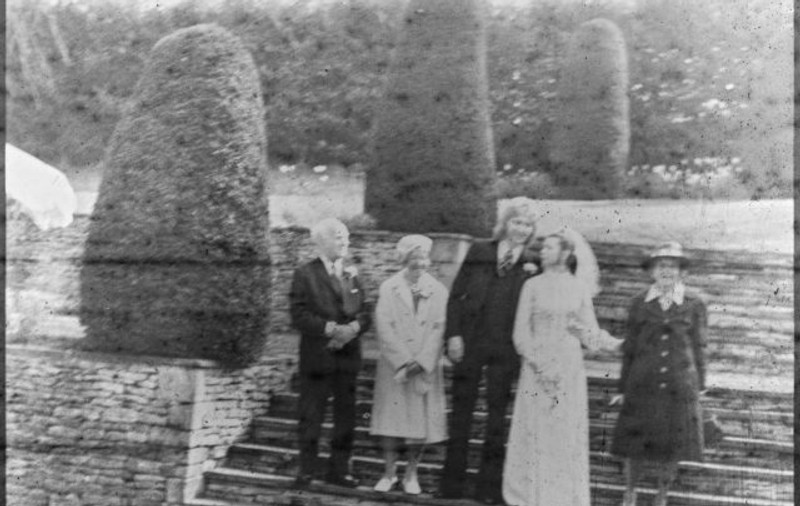 Povestea unui aparat de fotografiat! Alex Gâlmeanu a găsit fotografii de la o nuntă din anii ’70 și încearcă să dea de protagoniști