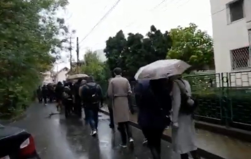 VIDEO | Cozi la secțiile din diaspora pentru alegerile prezidențiale din Republica Moldova