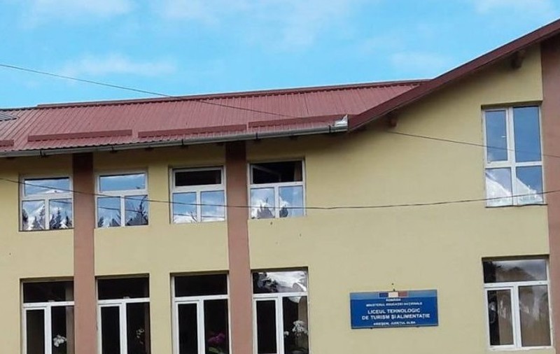 Poliția a deschis un dosar penal „in rem” pe numele profesorului de religie care a lăsat gravidă o elevă minoră. Bărbatul și-a dat demisia