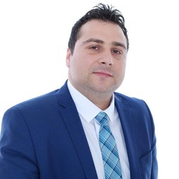 Primarul Adrian Isepciuc are o justificare halucinantă: n-a crezut că oamenii vor folosi adeverințele ca să plece imediat la muncă în străinătate
