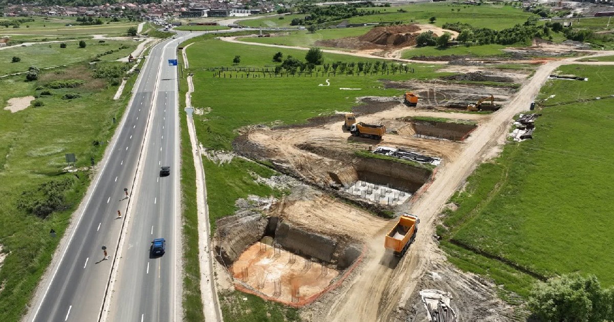 Șantierul de pe cele patru loturi ale proiectului autostrăzii Sibiu - Făgăraș A13