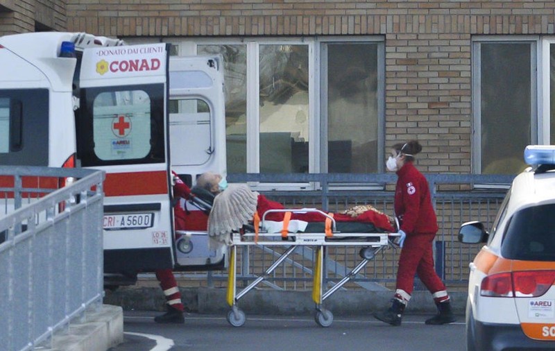 Numărul cazurilor de coronavirus la nivel mondial a sărit de 9 milioane