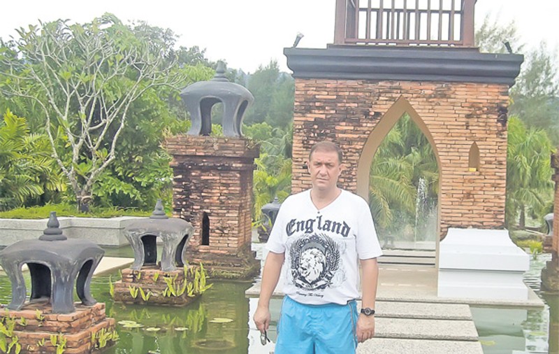 Fostul mare internațional Rodion Cămătaru îşi «trage» casă în Thailanda