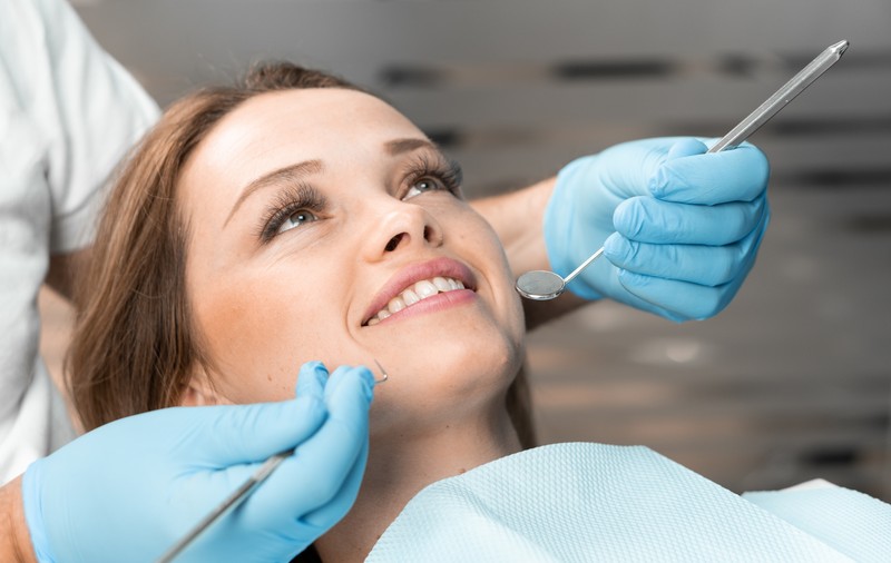 73% dintre români trăiesc cu dinți lipsă. Medic stomatolog: „Deja ne confruntăm cu o problemă de sănătate publică”