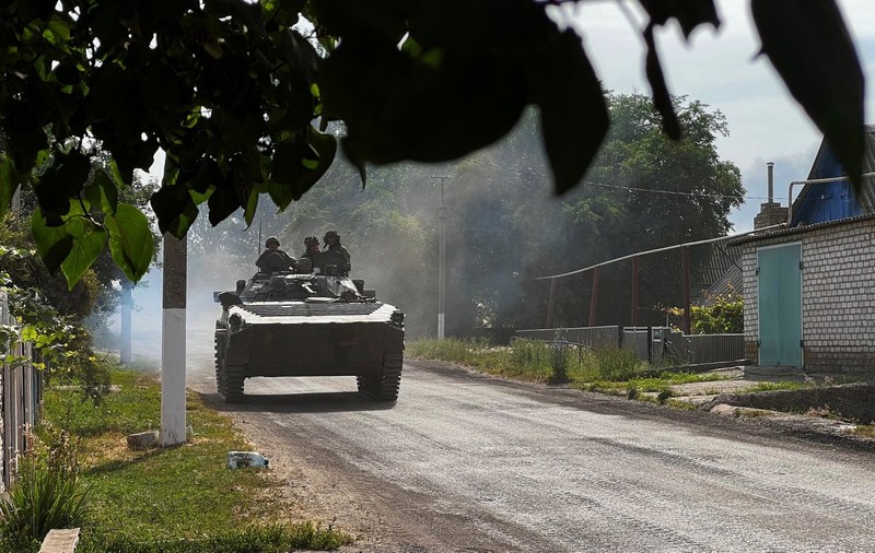 După capturarea totală a Luhanskului, Rusia controlează mai bine de o cincime din Ucraina. Ce urmează pe frontul de est