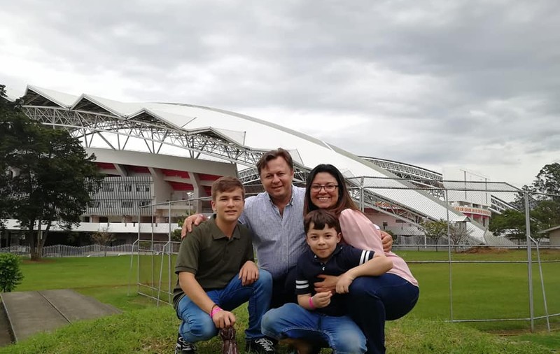 Dragoș Dolănescu și-a dus fiul la muncă. În Parlamentul din Costa Rica, la doar 14 ani!