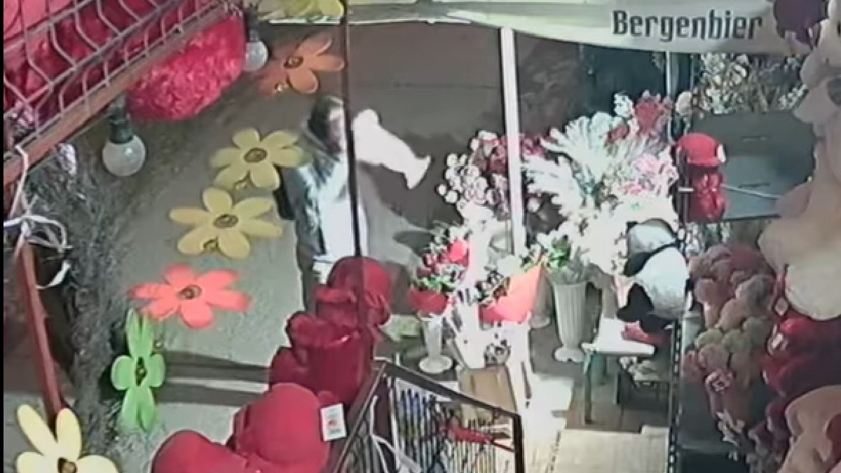 Un bărbat din Sibiu a baut apa de la flori, in fata unei florarii din Sibiu