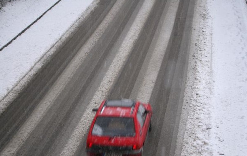 Asiguratorii au hotărât: N-ai cauciucuri de iarnă, nu primeşti banii de pe asigurarea CASCO